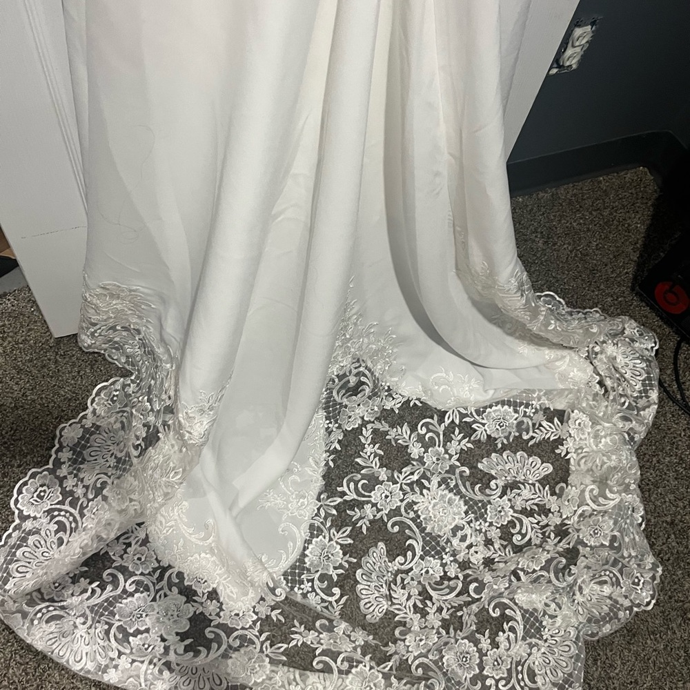 Lightweight, crêpe, long sleeve lace wedding gown ivory - Picture 11 of 15